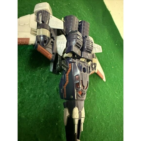 Transformers Universe Deluxe Class Cyclonus - Picture 7 of 14